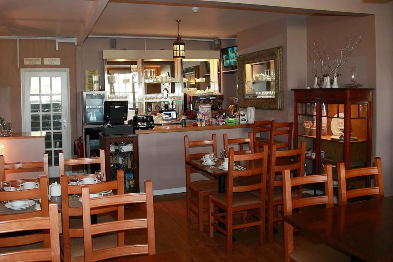 Hampton Court Hotel East Molesey Exterior foto